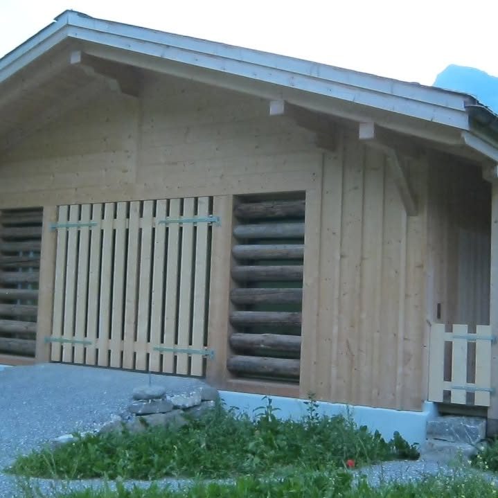Bâtiment à ossature et bardage bois avec claire-voie
